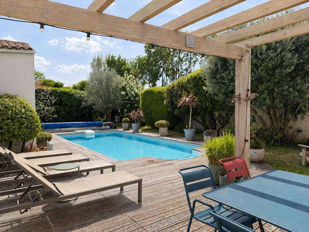 Maison familiale de standing avec piscine, suite parentale et appartement indépendant - photo 2