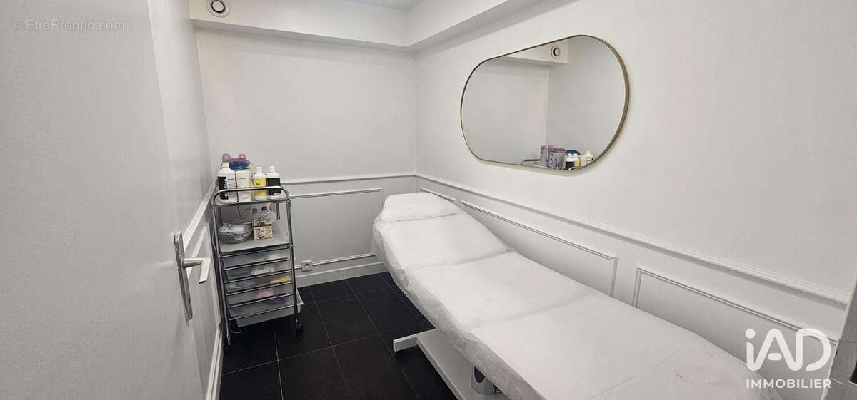 Photo 4 - Commerce à NEUILLY-SUR-SEINE