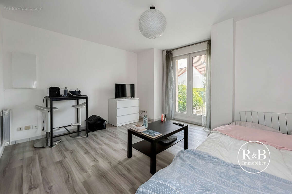Appartement à LES CLAYES-SOUS-BOIS