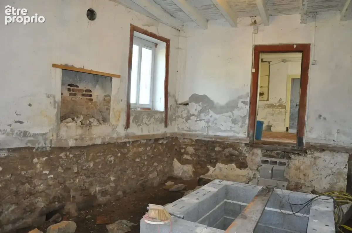 Maison en pierre de granite à fort potentiel aménageable, avec un petit terrain, et une vue exceptionnelle... - photo 9