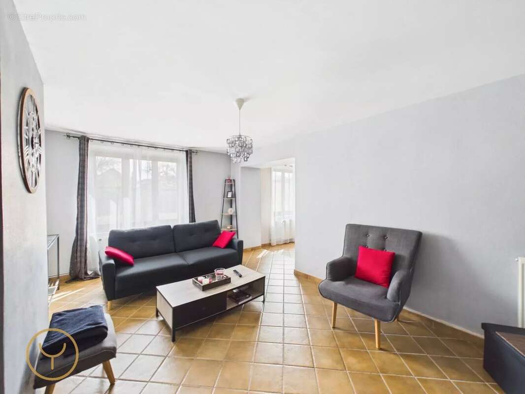 Maison à MARIGNY-LE-CHATEL