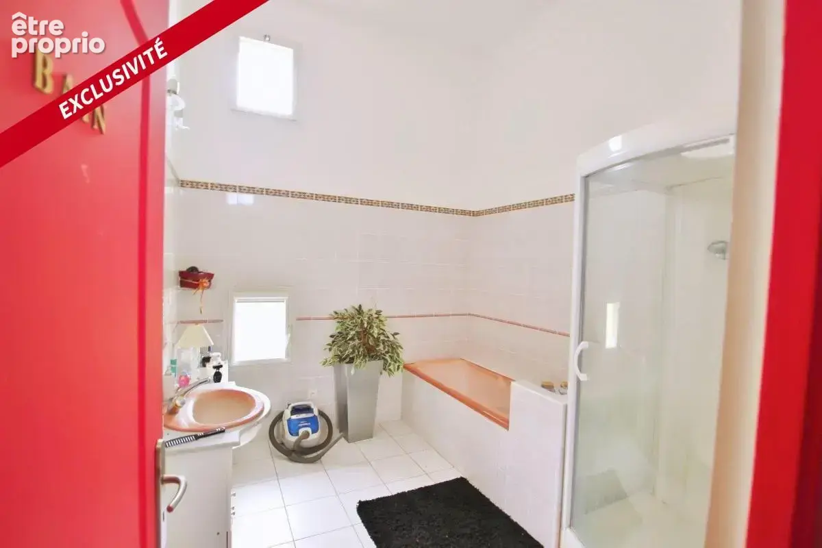 Maison atypique sur un terrain de 2 ha 19a 33ca - photo 12