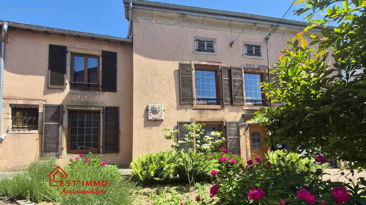 Maison à MOYEN