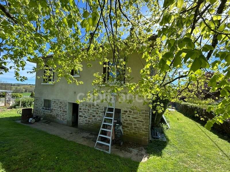 Maison à LANOUAILLE