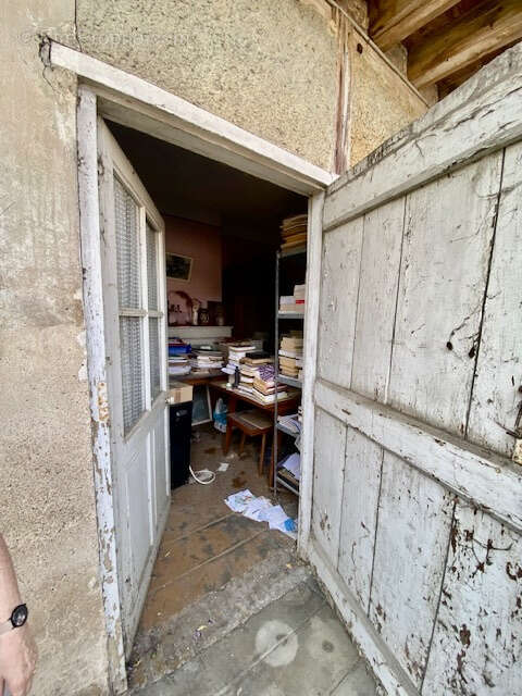 Maison de rue avec jardin, garage centre ville Auch à restaurer - photo 7