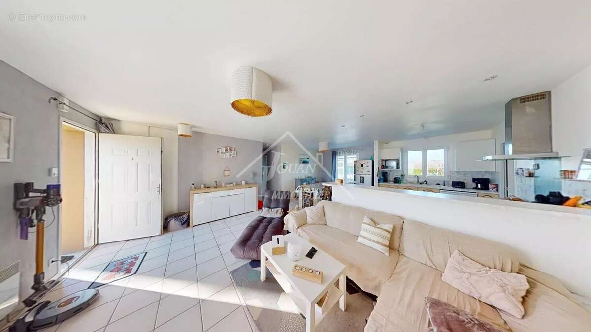 Maison à CHAREIL-CINTRAT