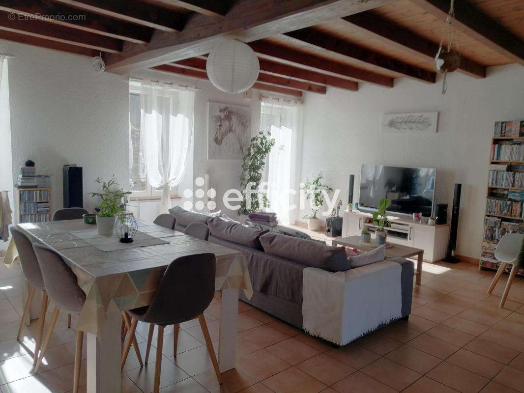 Appartement à SAINT-DENIS-DU-PIN