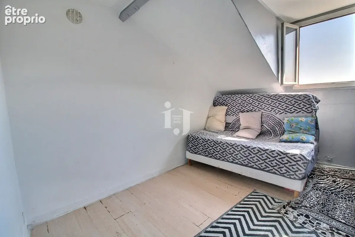 Appartement 2 pièces à vendre à Epinay-sur-Seine - Dernier étage, calme et lumineux - photo 1