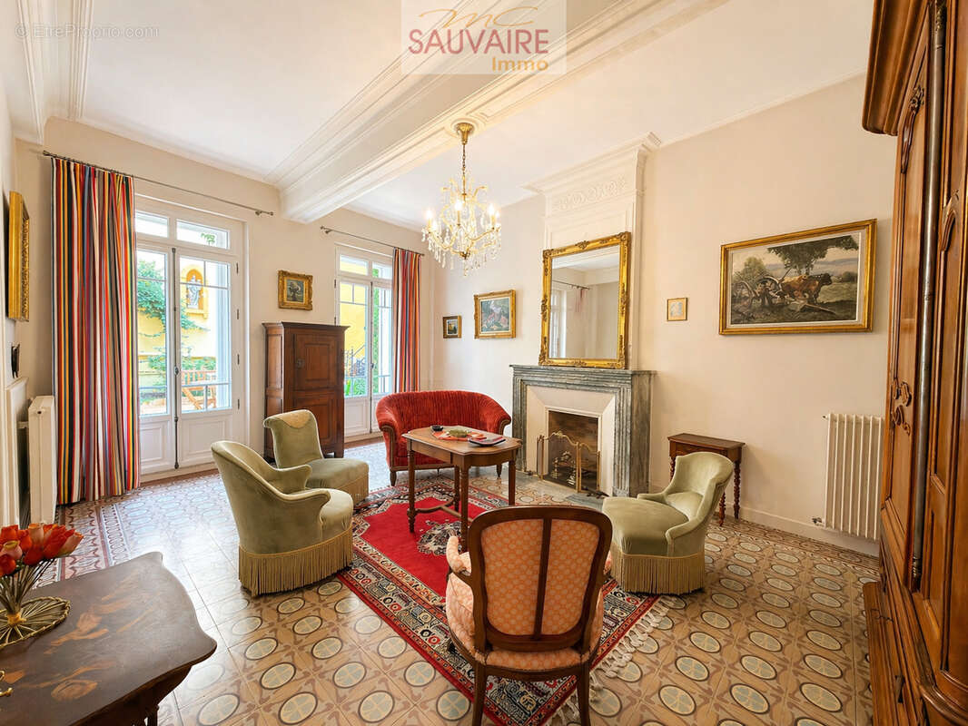 Maison à SAINT-LAURENT-DE-LA-SALANQUE