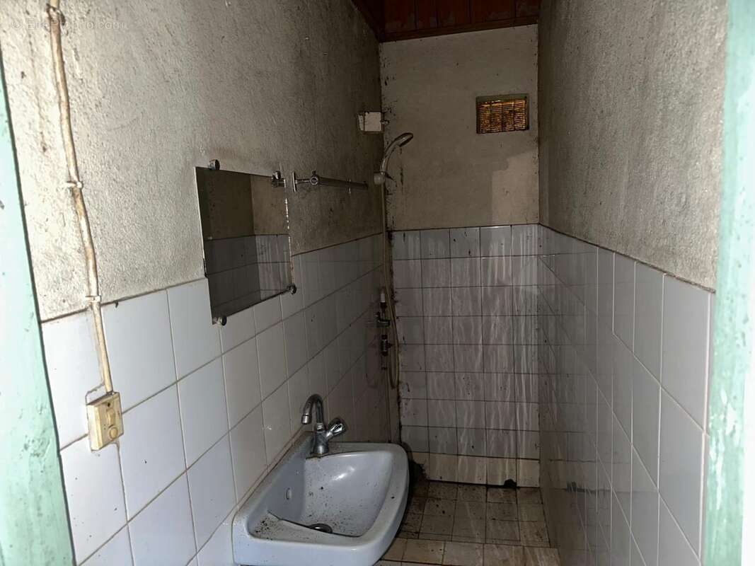 Maison 140 m² à Sainte-Suzanne  - photo 7