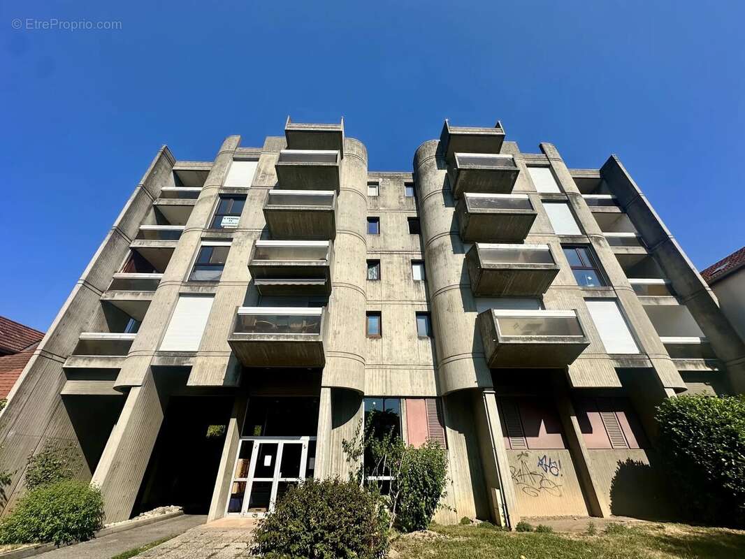 Grenoble – Rue Léon Jouhaux - T2 avec balcon, cave et stationnement privatif - photo 10