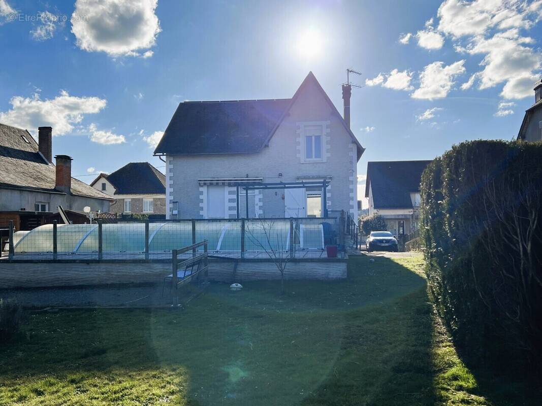 Maison à SAINT-PRIEST-DE-GIMEL