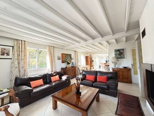 Maison à SAINT-GENEST-LERPT