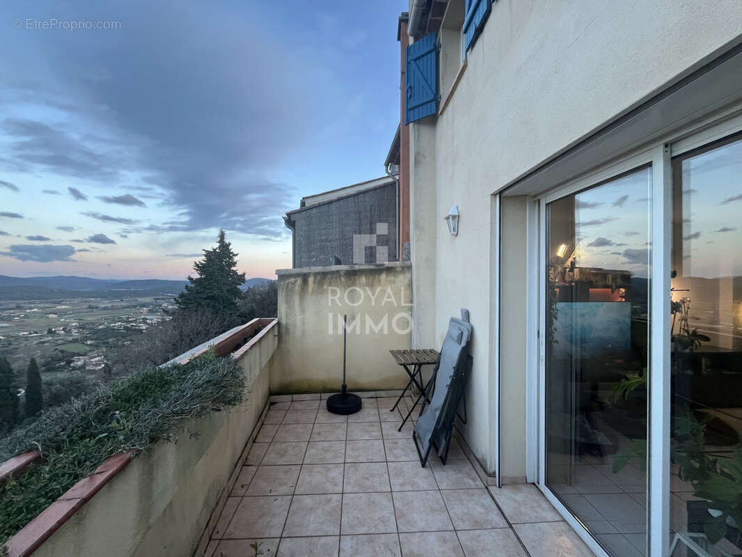 Appartement à SOLLIES-VILLE