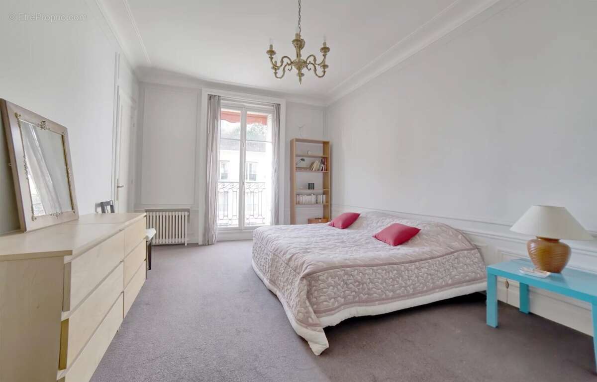 Appartement à NEUILLY-SUR-SEINE