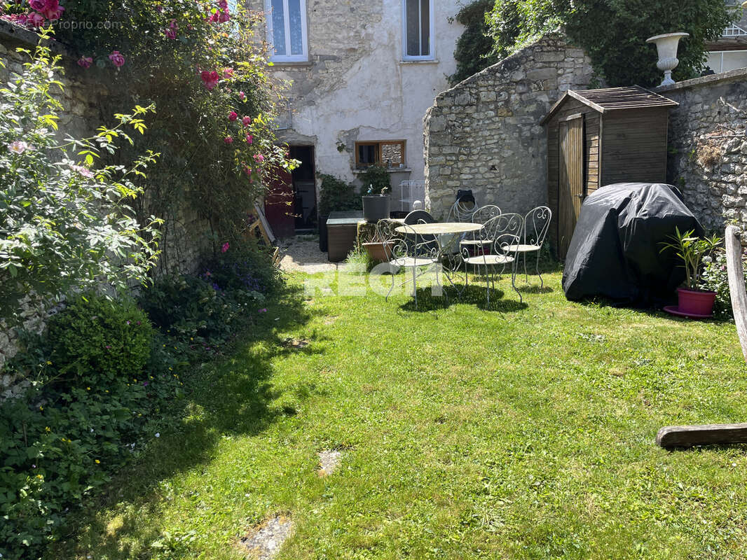 Maison à LA CHAPELLE-LA-REINE
