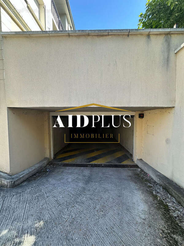 Parking à TAVERNY
