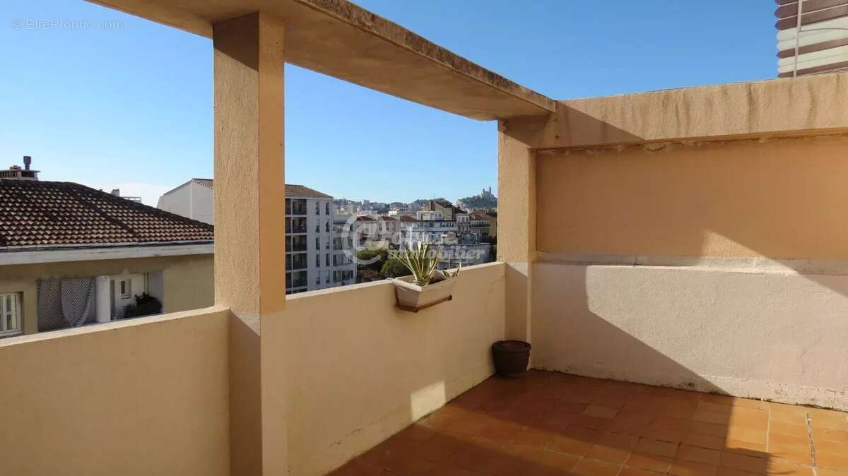 Appartement à MARSEILLE-4E