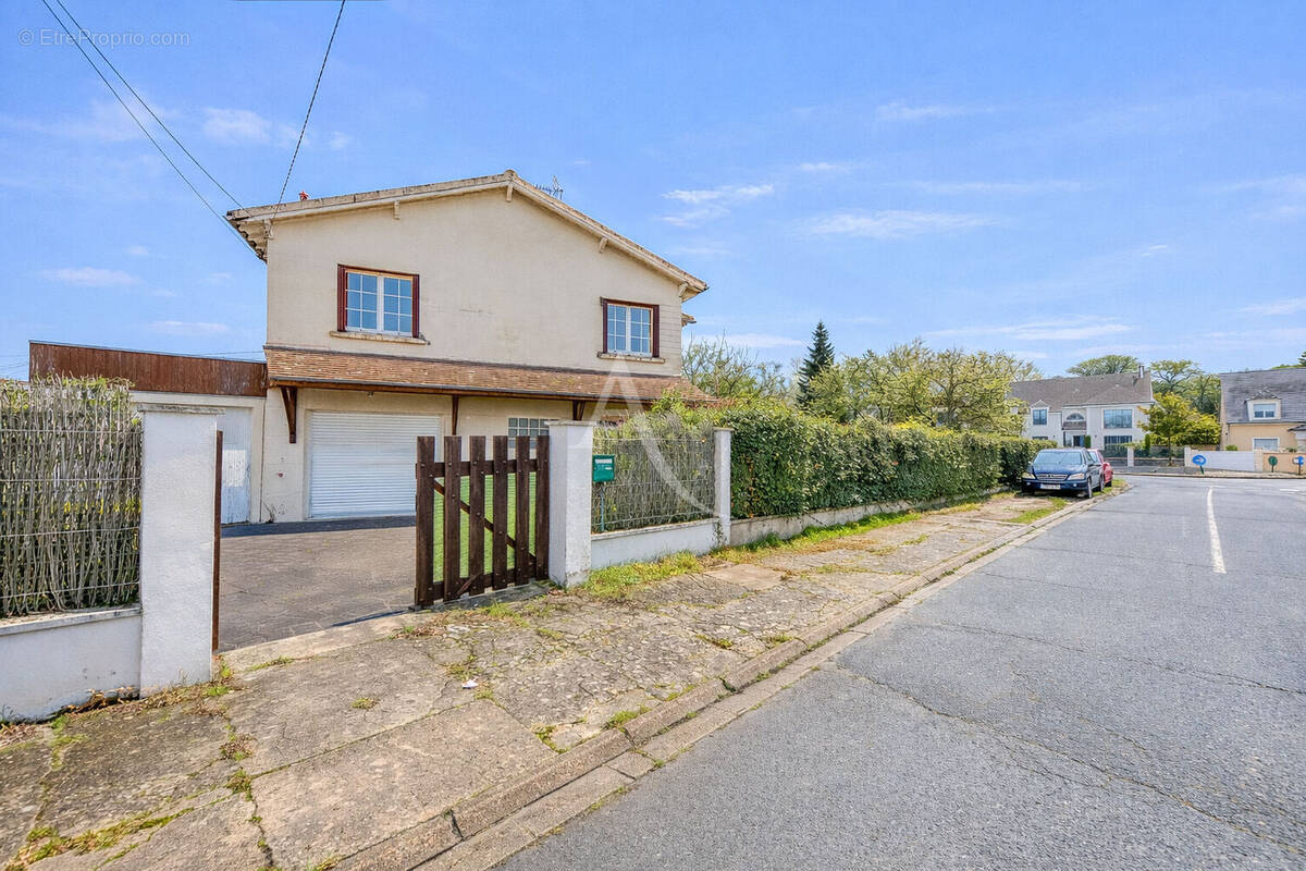 Maison à OZOIR-LA-FERRIERE