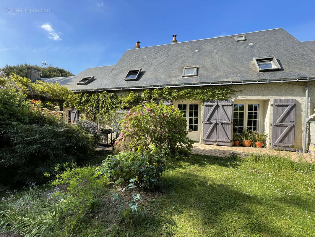 Maison à BEAUMONT-LA-RONCE