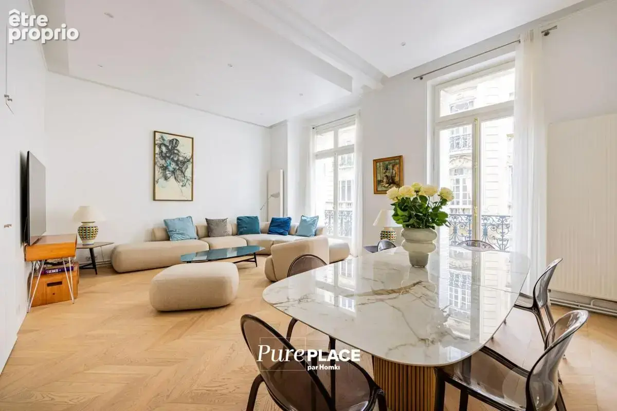 Appartement à PARIS-16E