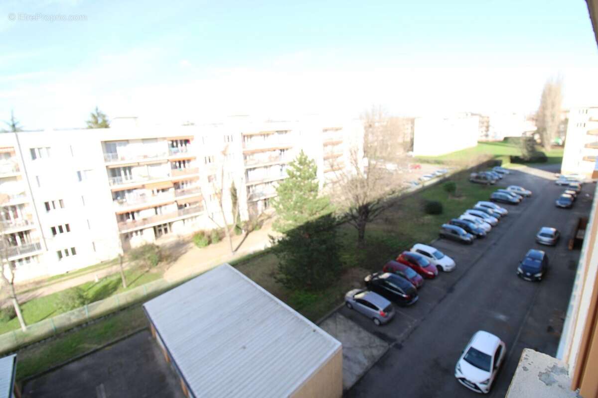 Vue 2 - Appartement à VILLEURBANNE