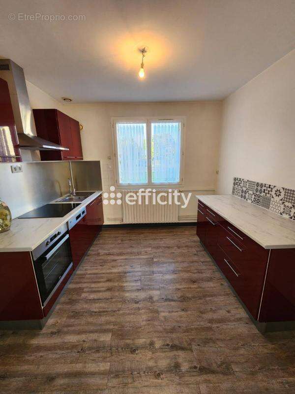 Maison à LA VILLE-AUX-DAMES