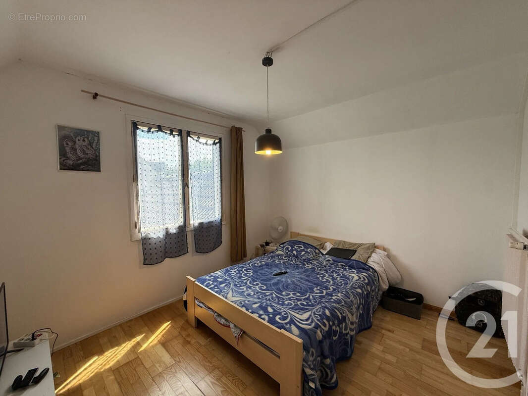 Maison 114 m² à Saint-Quentin  - photo 8