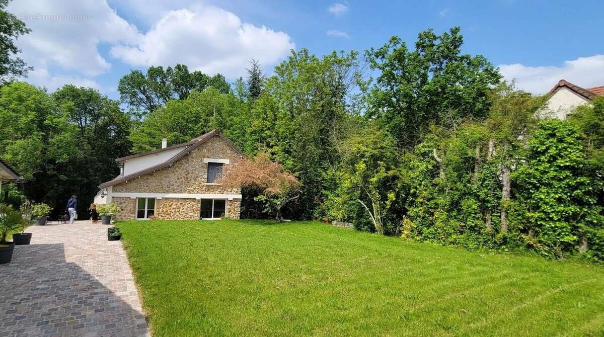 Photo 3 - Maison à LE MESNIL-SAINT-DENIS