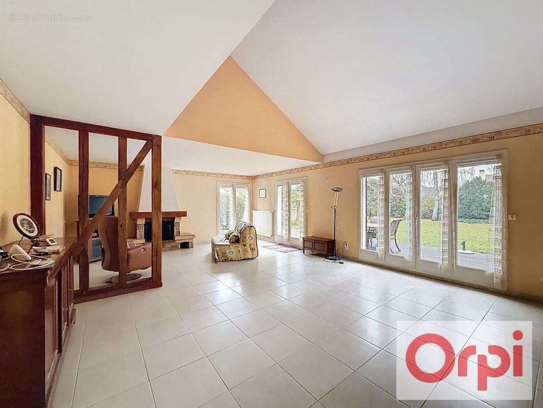 Maison à VOISINS-LE-BRETONNEUX