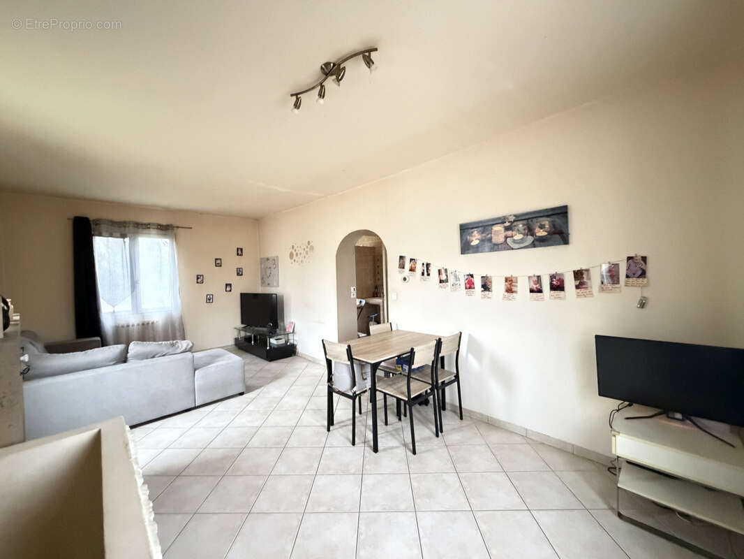 Maison à 10 mn de Bueil dans un village avec école et commerce à pieds - photo 5