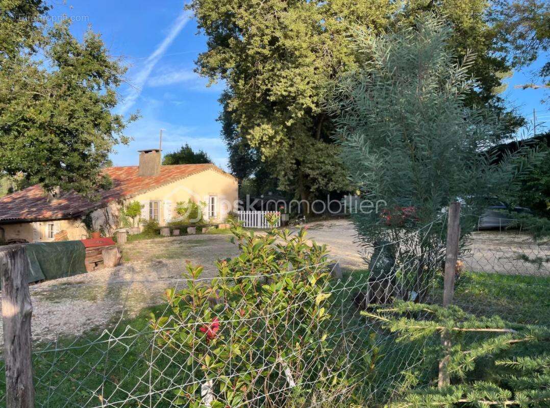 Petit hameau verdoyant : 3 maisons de charme dans un écrin de verdure et de tranquillité - photo 17