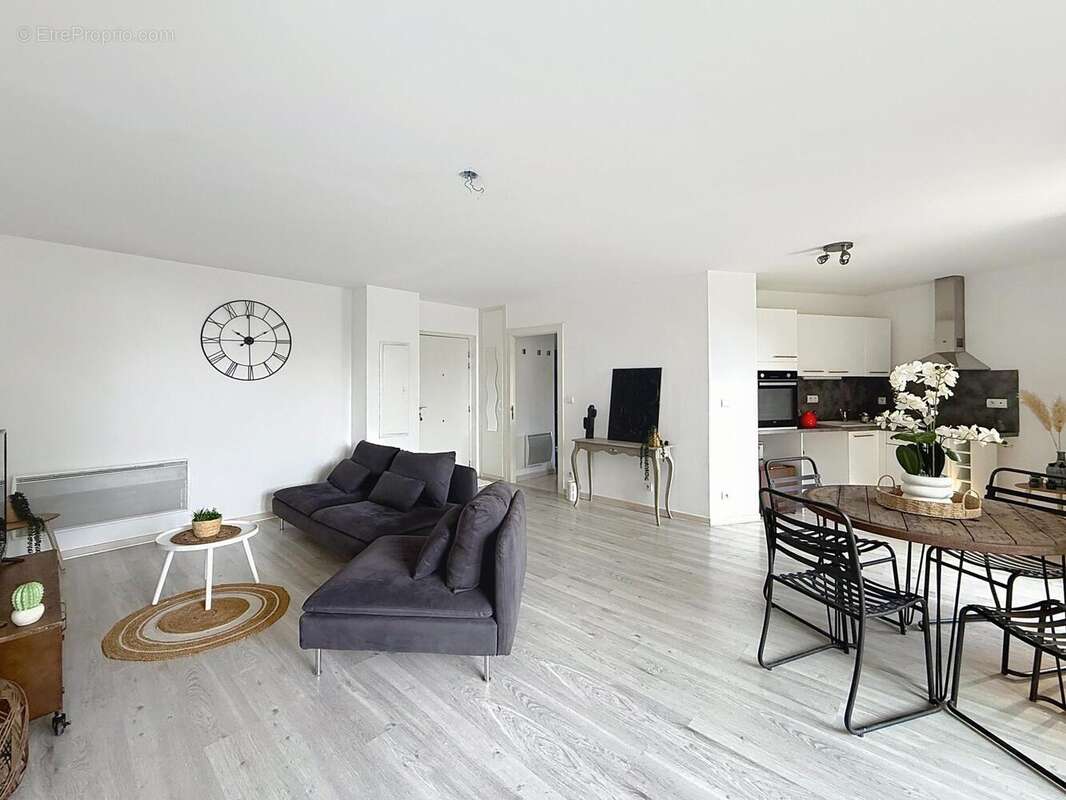 Photo 6 - Appartement à SAINT-LAURENT-DU-VAR