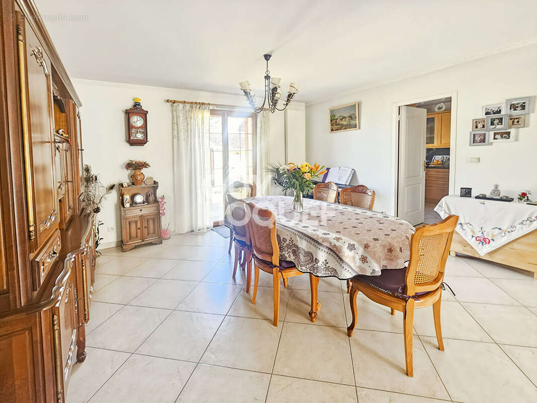 Maison à vendre à Fontenay-Trésigny - 5 pièces, 3 chambres - photo 3