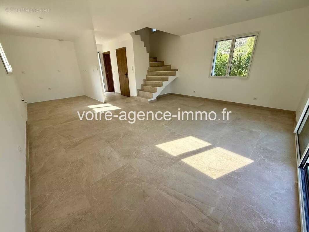 Maison à TOURRETTE-LEVENS