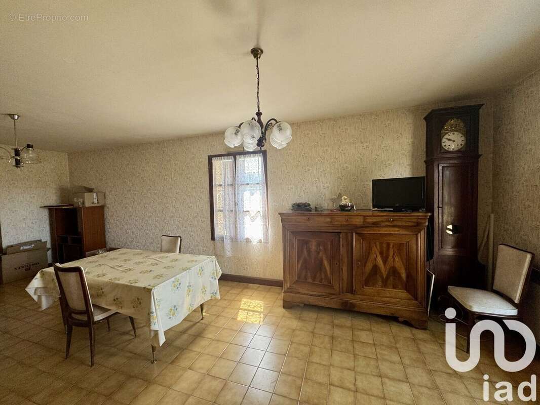 Photo 2 - Maison à CHAMPAGNE-ET-FONTAINE