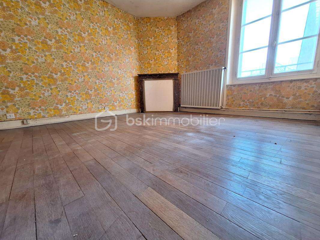 Maison à SAINT-DENIS-DE-L&#039;HOTEL