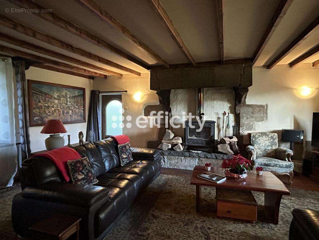 Maison à SAINT-SEVER-CALVADOS