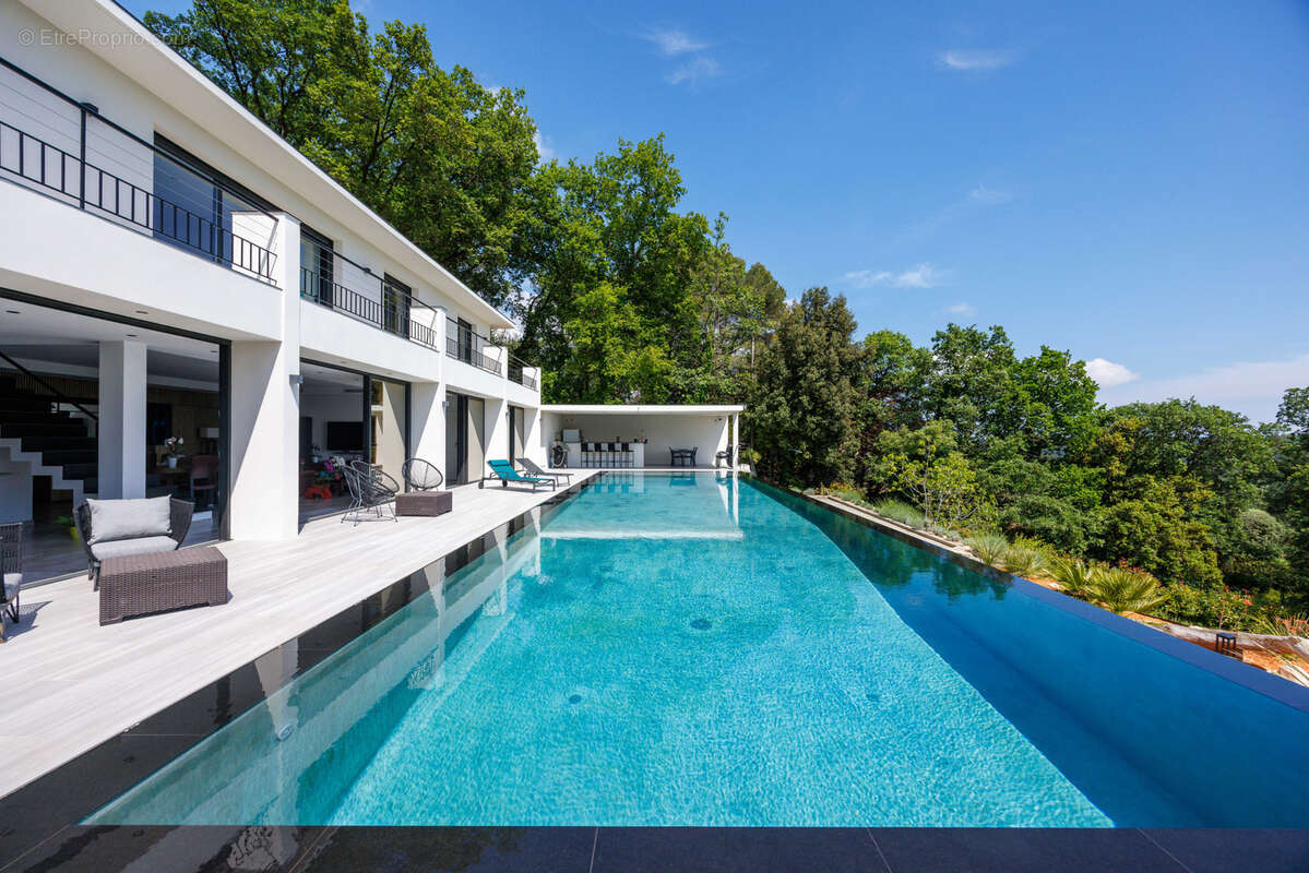 Maison à TOURRETTES-SUR-LOUP