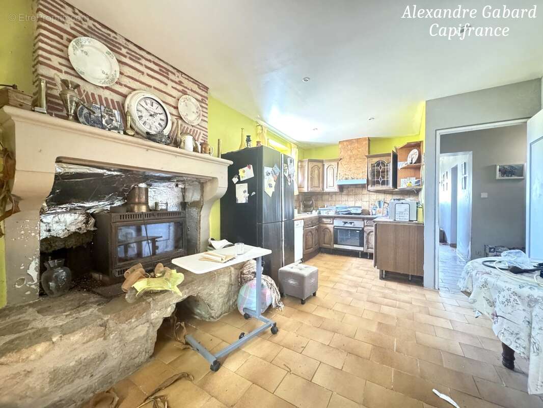 Sud Réolais - Maison avec travaux - 5 chambres - Garage - Jardin 5 000 m² - Séchoir - photo 4