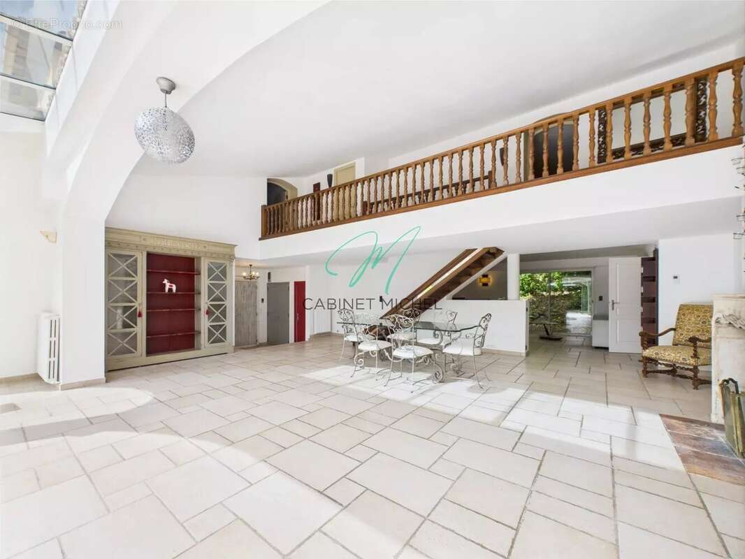 Maison à ROQUEFORT-LES-PINS