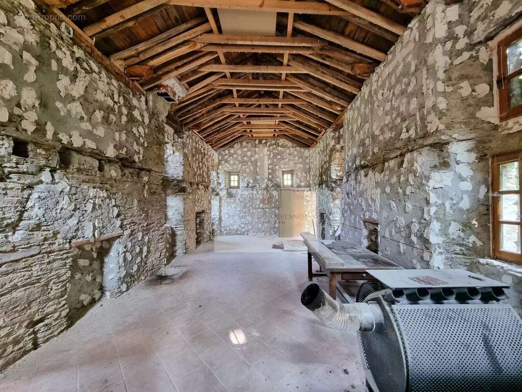 Maison à LE COLLET-DE-DEZE