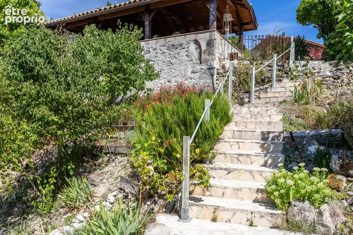 Maison de campagne avec piscine, annexe, dépendances et garage - photo 22