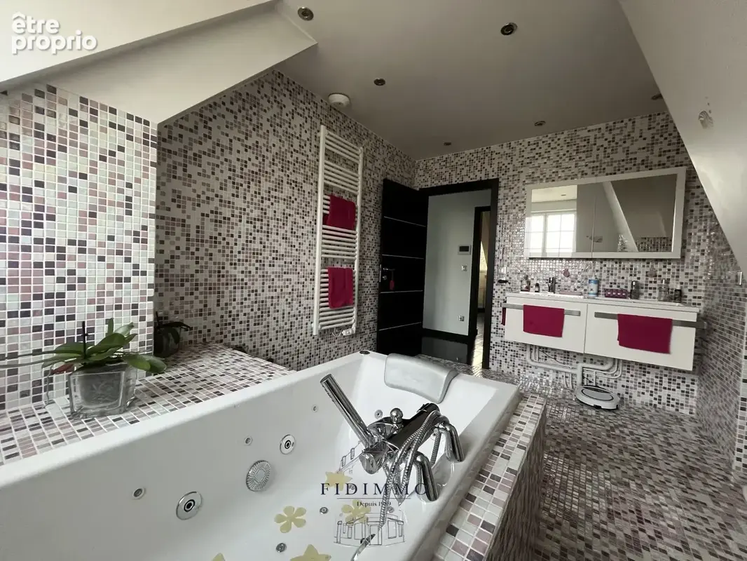 4358 - Belle maison longeant le golf d'Ormesson - photo 9