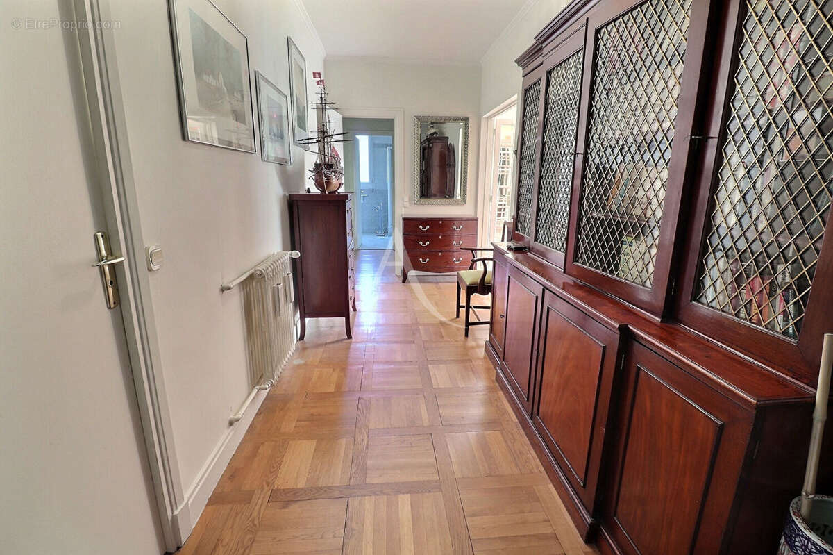 Appartement à LE MESNIL-LE-ROI