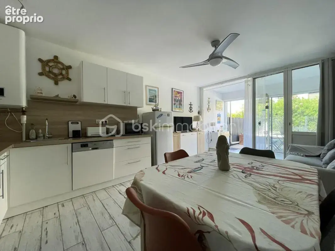 Studio cabine rénové et meublé avec loggia, terrasse et parking – Le Grau-du-Roi, secteur Boucanet - photo 10