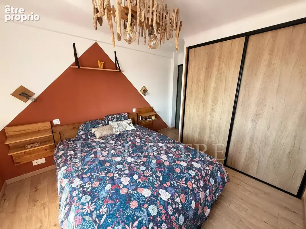 3 pièces rénové de 52 m² - Vue latérale mer et montagnes - Dernier étage - photo 5