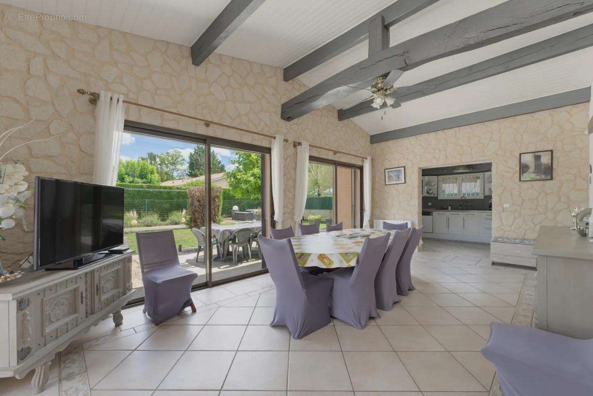Maison de 6 pièces de 154 m² à Blésignac - photo 5