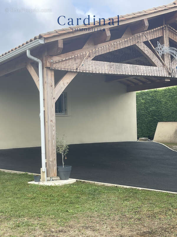 Maison à MONTREM