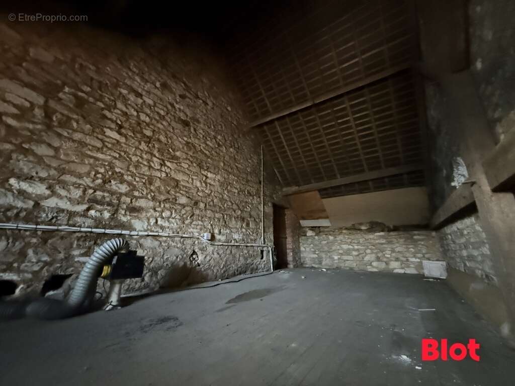 Appartement à MONTREUIL-SUR-ILLE
